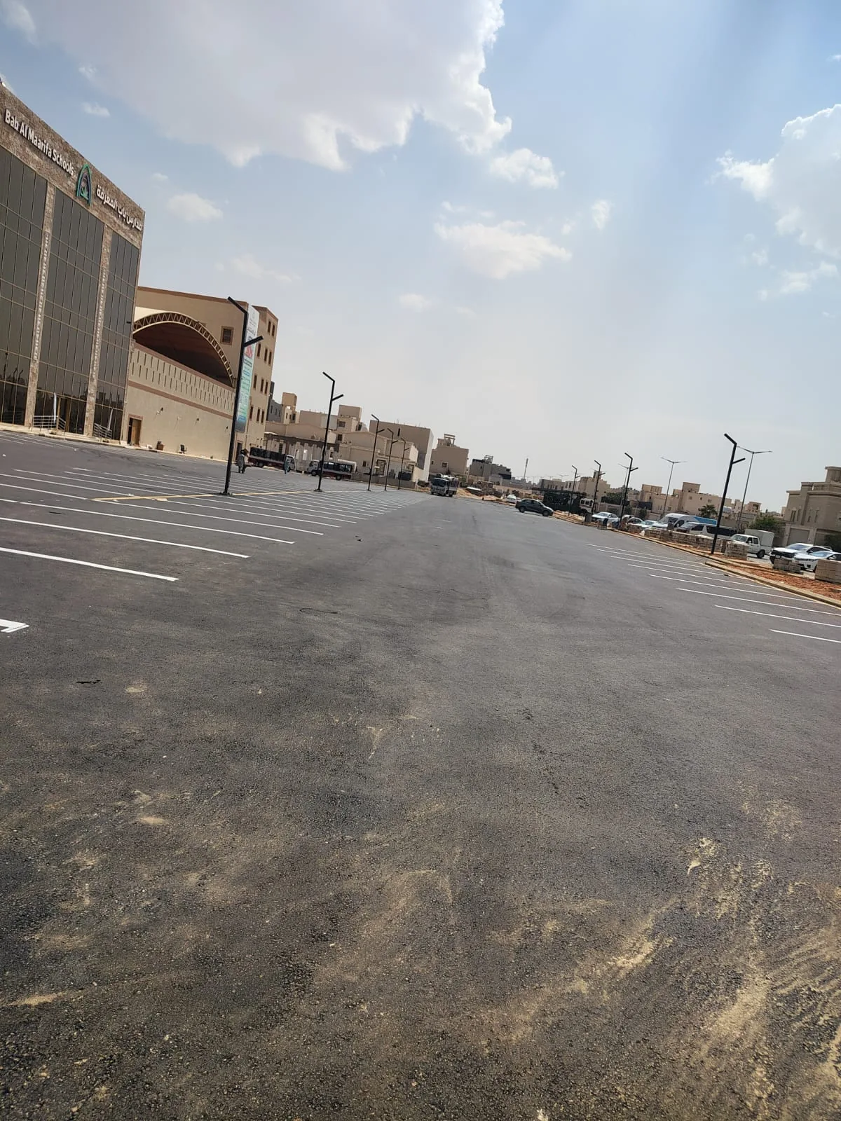 سفلتة مواقف السيارات بالرياض